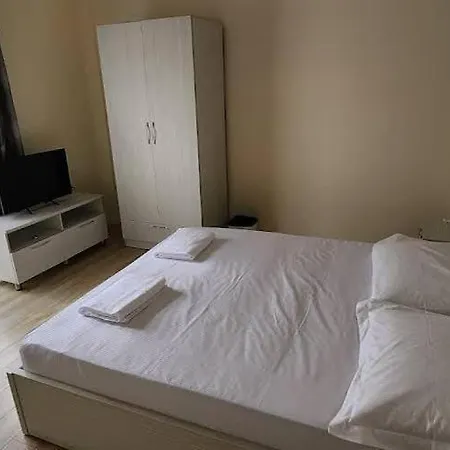 Guri I Atos بيت ضيافة Përmet