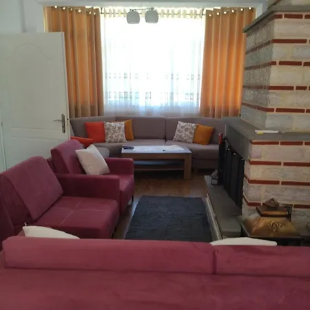 Guri I Atos بيت ضيافة Përmet