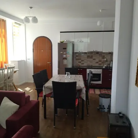Guri I Atos بيت ضيافة Përmet