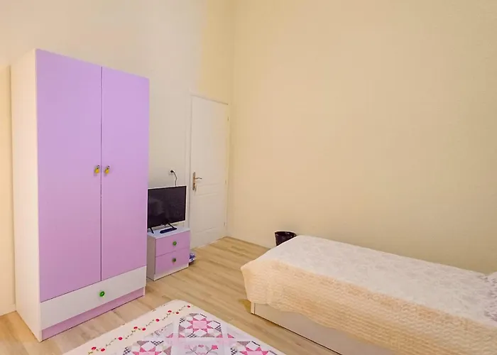 招待所 Guri I Atos Përmet