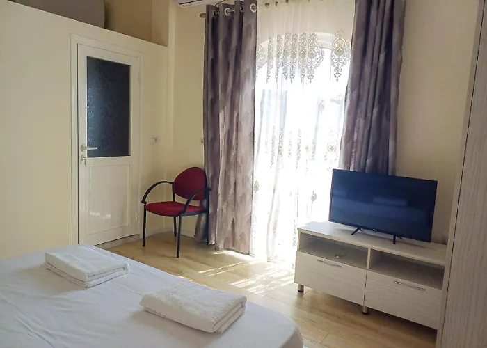 Guri I Atos 招待所 3*