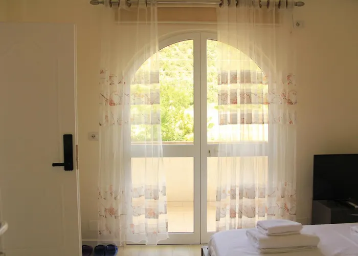 Guri I Atos 招待所 Përmet