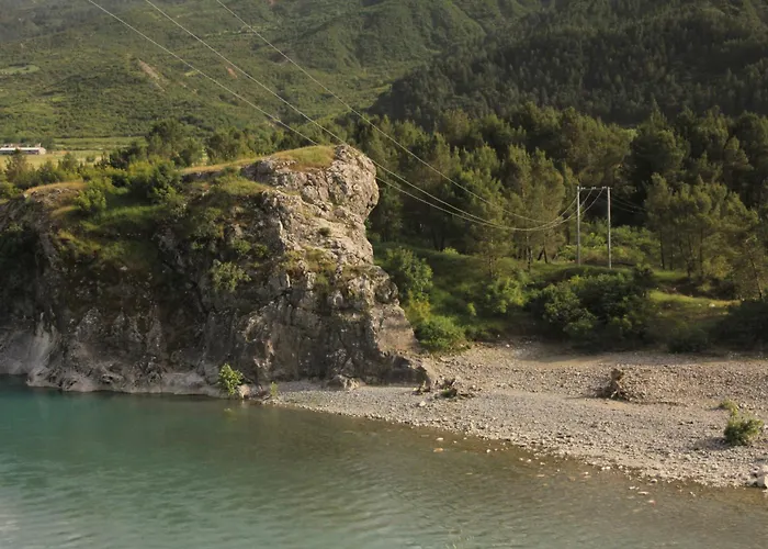 Guri I Atos 招待所 3*